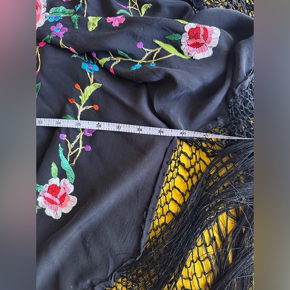 Beautiful, Vibrant Kimono - Picture 13 of 14